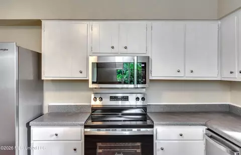 Kitchen - 1022 Windrose Dr, Brandon, MS 39047 photo 5 of 6