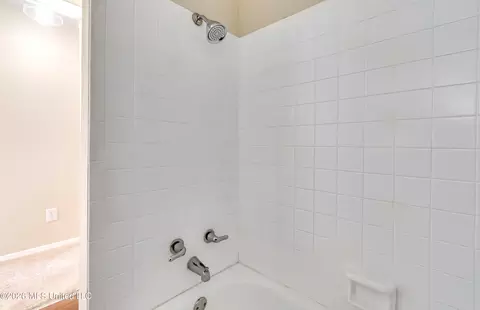 Bath - 1022 Windrose Dr, Brandon, MS 39047 photo 3 of 5