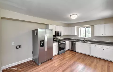 Kitchen - 1022 Windrose Dr, Brandon, MS 39047 photo 1 of 6