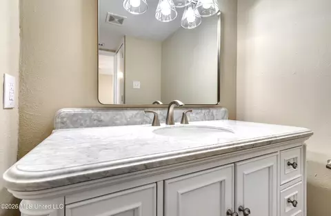 Bath - 1022 Windrose Dr, Brandon, MS 39047 photo 1 of 5