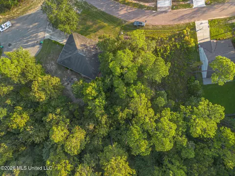9947 Kahana St, Diamondhead, MS 39525