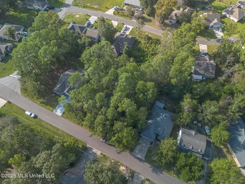 7446 Ieke Dr, Diamondhead, MS 39525