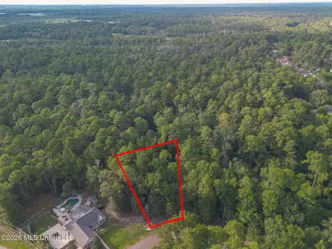 9488 Op La Way, Diamondhead, MS 39525 photo 2