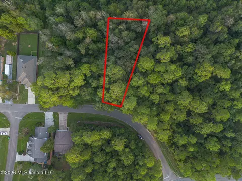 9985 Kahana St, Diamondhead, MS 39525
