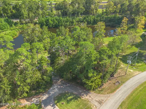 570 Anoai Ct, Diamondhead, MS 39525 photo 5