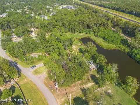 570 Anoai Ct, Diamondhead, MS 39525 photo 3