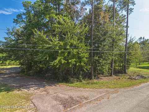 570 Anoai Ct, Diamondhead, MS 39525 photo 2