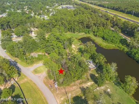 570 Anoai Ct, Diamondhead, MS 39525 photo 4
