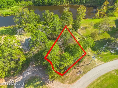 570 Anoai Ct, Diamondhead, MS 39525