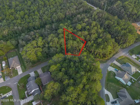 9991 Kahana St, Diamondhead, MS 39525
