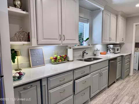Kitchen - 110 Mcgregor Way, Natchez, MS 39120 photo 6 of 15