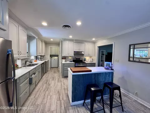 Kitchen - 110 Mcgregor Way, Natchez, MS 39120 photo 8 of 15