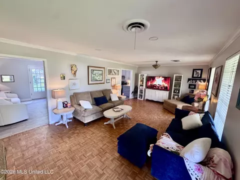 Living - 110 Mcgregor Way, Natchez, MS 39120 photo 4 of 8