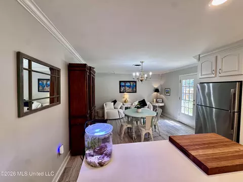 Dining - 110 Mcgregor Way, Natchez, MS 39120 photo 1 of 10