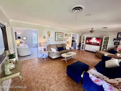 Living - 110 Mcgregor Way, Natchez, MS 39120 photo 5 of 8