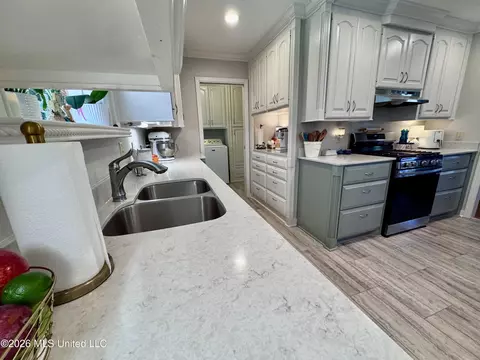 Kitchen - 110 Mcgregor Way, Natchez, MS 39120 photo 10 of 15