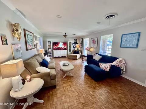 Living - 110 Mcgregor Way, Natchez, MS 39120 photo 2 of 8