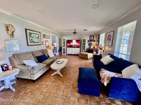 Living - 110 Mcgregor Way, Natchez, MS 39120 photo 3 of 8