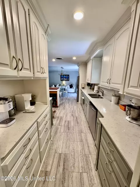 Kitchen - 110 Mcgregor Way, Natchez, MS 39120 photo 13 of 15