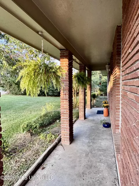 Exterior - 110 Mcgregor Way, Natchez, MS 39120 photo 2 of 8