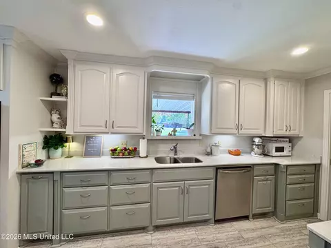 Kitchen - 110 Mcgregor Way, Natchez, MS 39120 photo 9 of 15