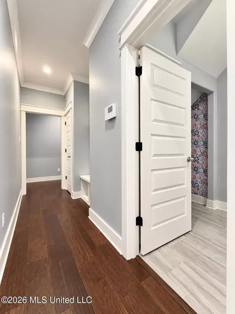 Entry Way - 1657 Carlee Dr, Hernando, MS 38632 photo 3 of 4
