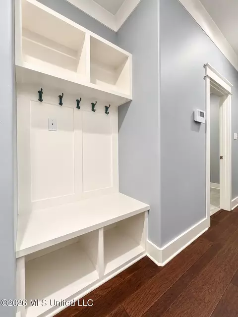 Entry Way - 1657 Carlee Dr, Hernando, MS 38632 photo 4 of 4