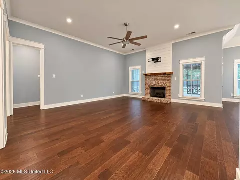 Living - 1657 Carlee Dr, Hernando, MS 38632 photo 3 of 6
