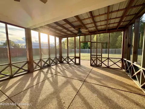 Exterior - 1657 Carlee Dr, Hernando, MS 38632 photo 5 of 10