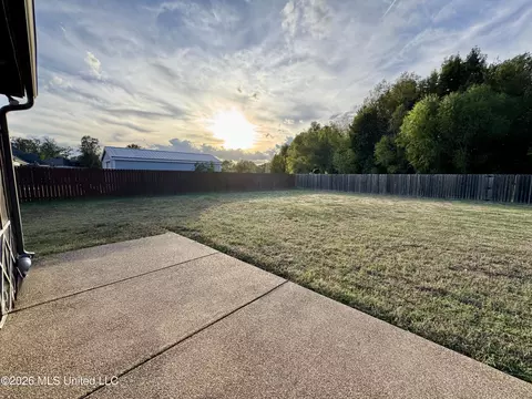 Exterior - 1657 Carlee Dr, Hernando, MS 38632 photo 7 of 10