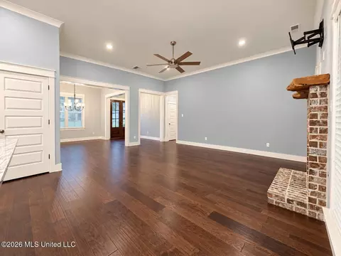 Living - 1657 Carlee Dr, Hernando, MS 38632 photo 5 of 6