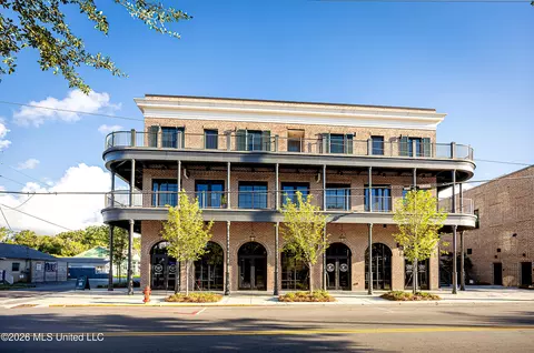 1515 Government St #A303, Ocean Springs, MS 39564