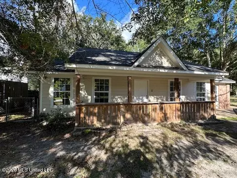 1400 Oak St, Ocean Springs, MS 39564
