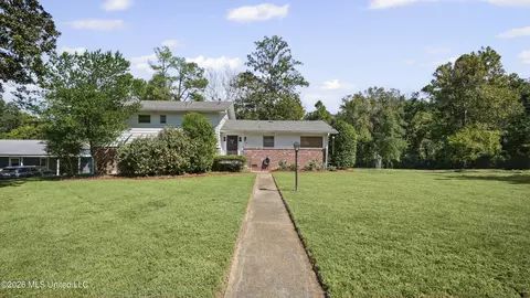 8 Woodlawn Dr, Yazoo City, MS 39194