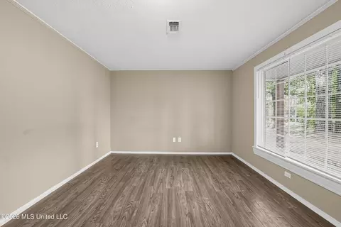 Living - 3976 Rainey Rd, Jackson, MS 39212 photo 4 of 5