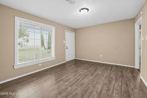 Living - 3976 Rainey Rd, Jackson, MS 39212 photo 2 of 5
