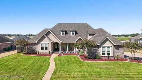 3008 Oakleigh Cir, Ocean Springs, MS 39564