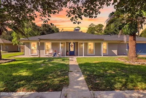 105 Johnson St, Waveland, MS 39576