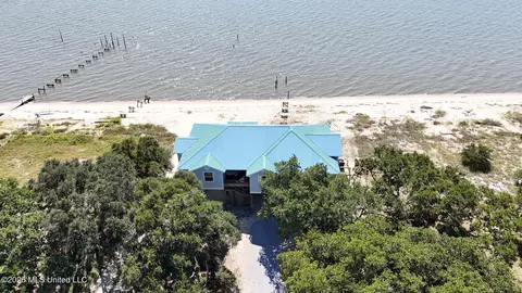 8217 Belle Fontaine Dr, Ocean Springs, MS 39564