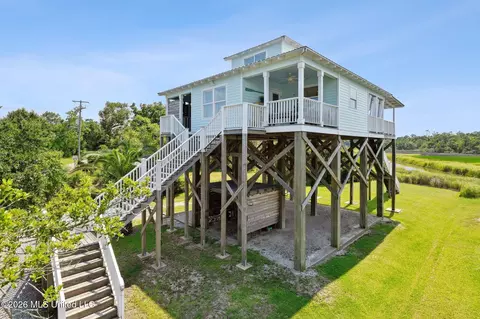 762 N 2nd St, Bay Saint Louis, MS 39520