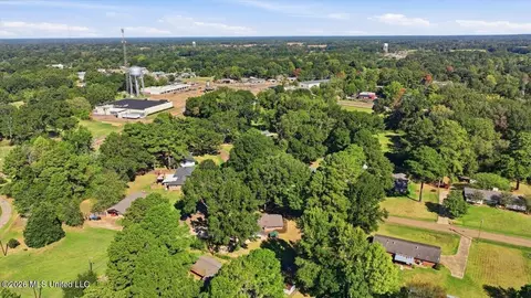 View/Area - 1302 Sunset Dr, Canton, MS 39046 photo 7 of 16
