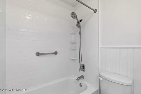 Bath - 1302 Sunset Dr, Canton, MS 39046 photo 2 of 3