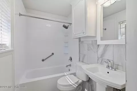 Bath - 1302 Sunset Dr, Canton, MS 39046 photo 3 of 3