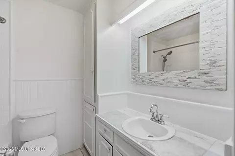 Bath - 1302 Sunset Dr, Canton, MS 39046 photo 1 of 3