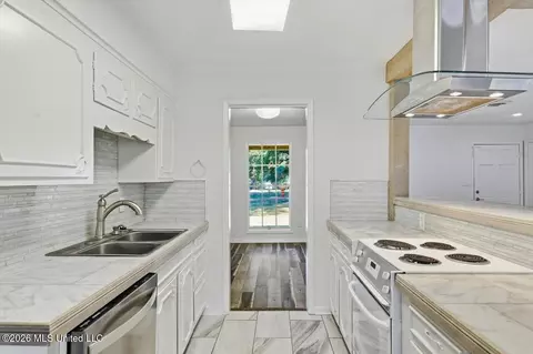 Entry Way - 1302 Sunset Dr, Canton, MS 39046 photo 1 of 1