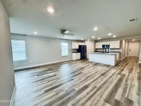 Living - 123 Mill Ct, Lucedale, MS 39452 photo 2 of 2