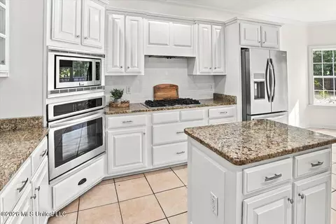 Kitchen - 3914 Saddle Bnd, Olive Branch, MS 38654 photo 5 of 5