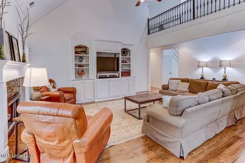 Living - 3914 Saddle Bnd, Olive Branch, MS 38654 photo 1 of 6