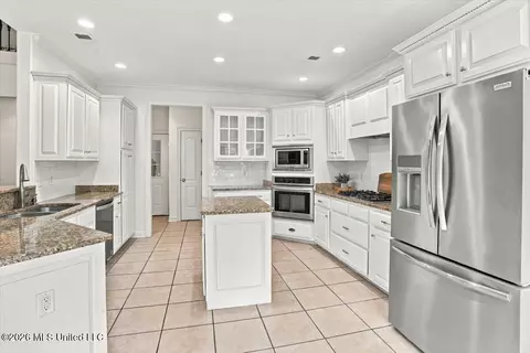 Kitchen - 3914 Saddle Bnd, Olive Branch, MS 38654 photo 3 of 5