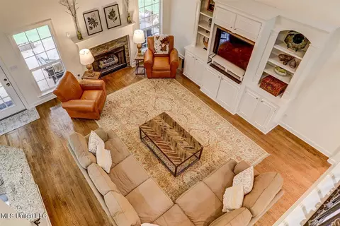 Living - 3914 Saddle Bnd, Olive Branch, MS 38654 photo 5 of 6